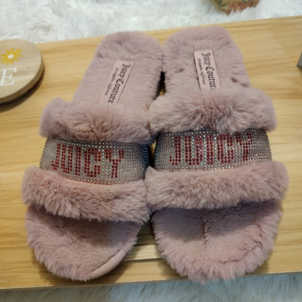 Juicy Couture 🩷💎✨ Mauve Plush Rhinestone Slippers Medium Shoe Size 7/8